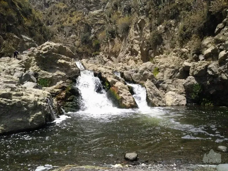 Cascada escondida en los alrededores de Arequipa