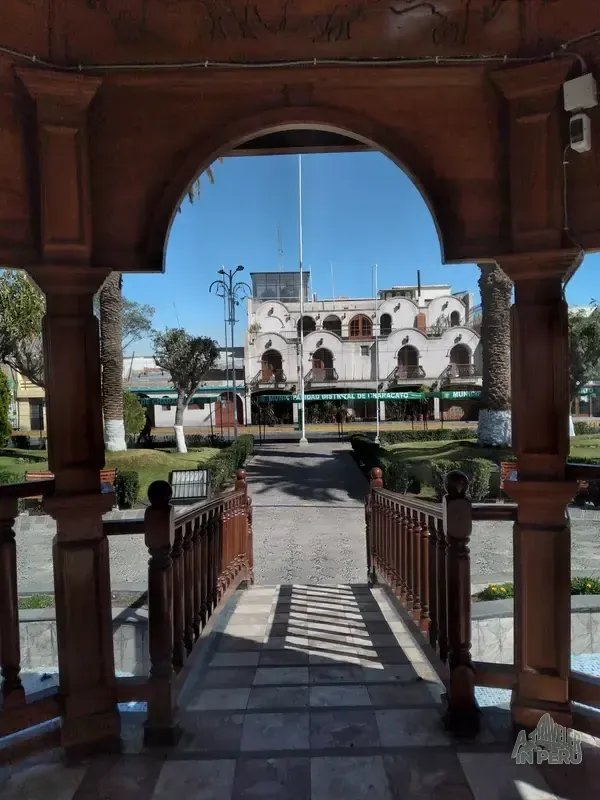 Glorieta de plaza principal de Characato