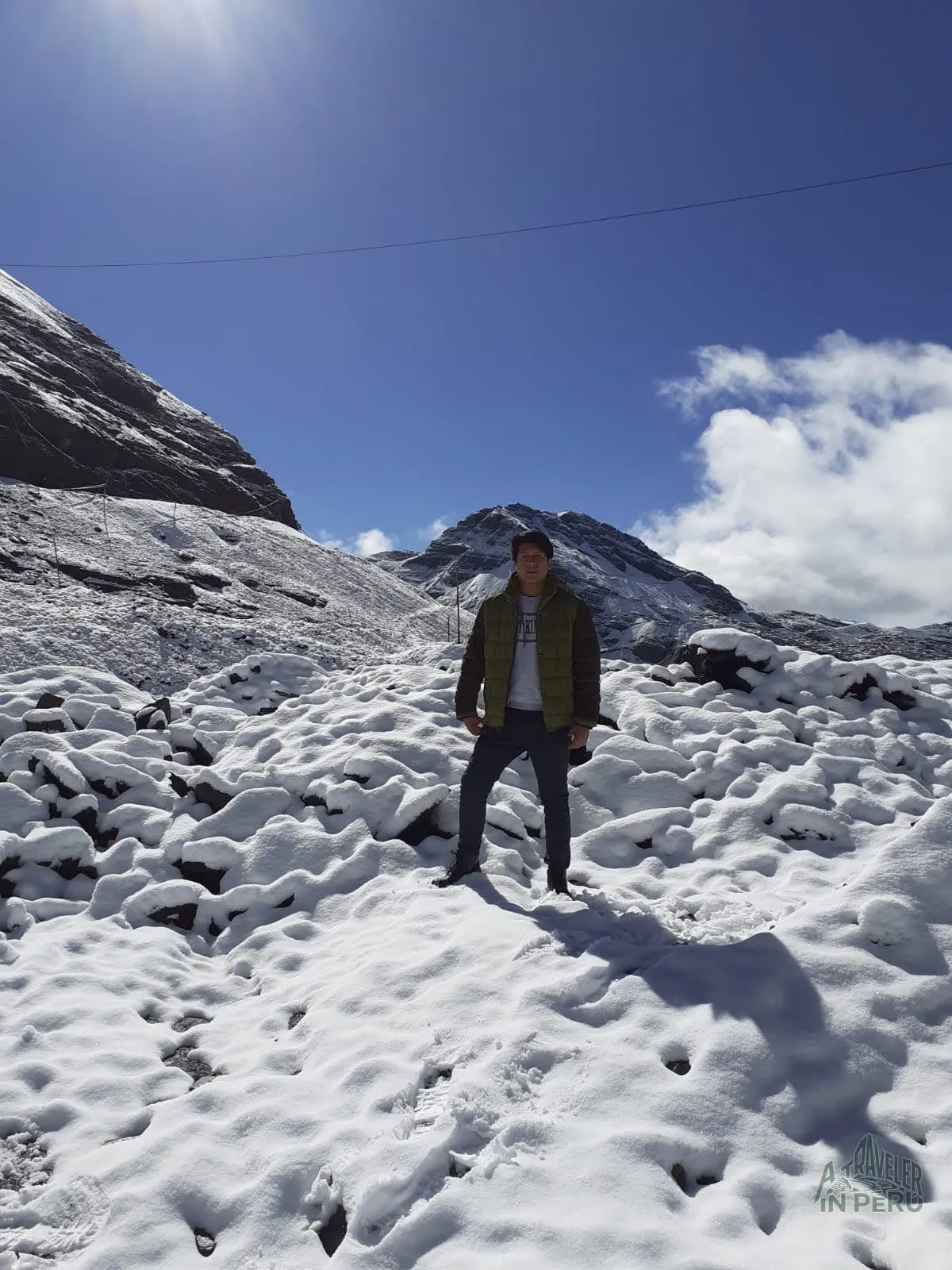 En la cima del nevado sintiendo el frío de los Andes