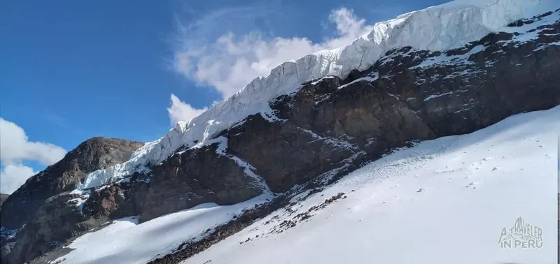 Majestuosos picos nevados andinos
