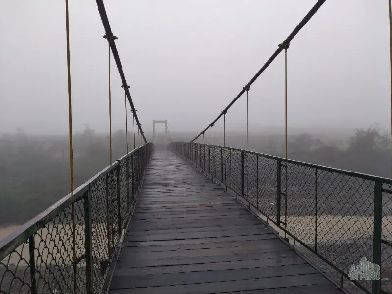 Un puente cerca a los molinos de Socabaya-Arequipa con niebla